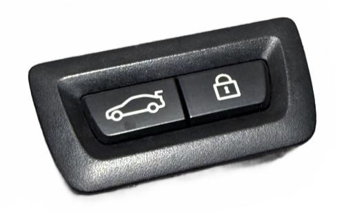 OEM BMW Trunk Lock Button 61319162645 09-15 750i Used – photo 2