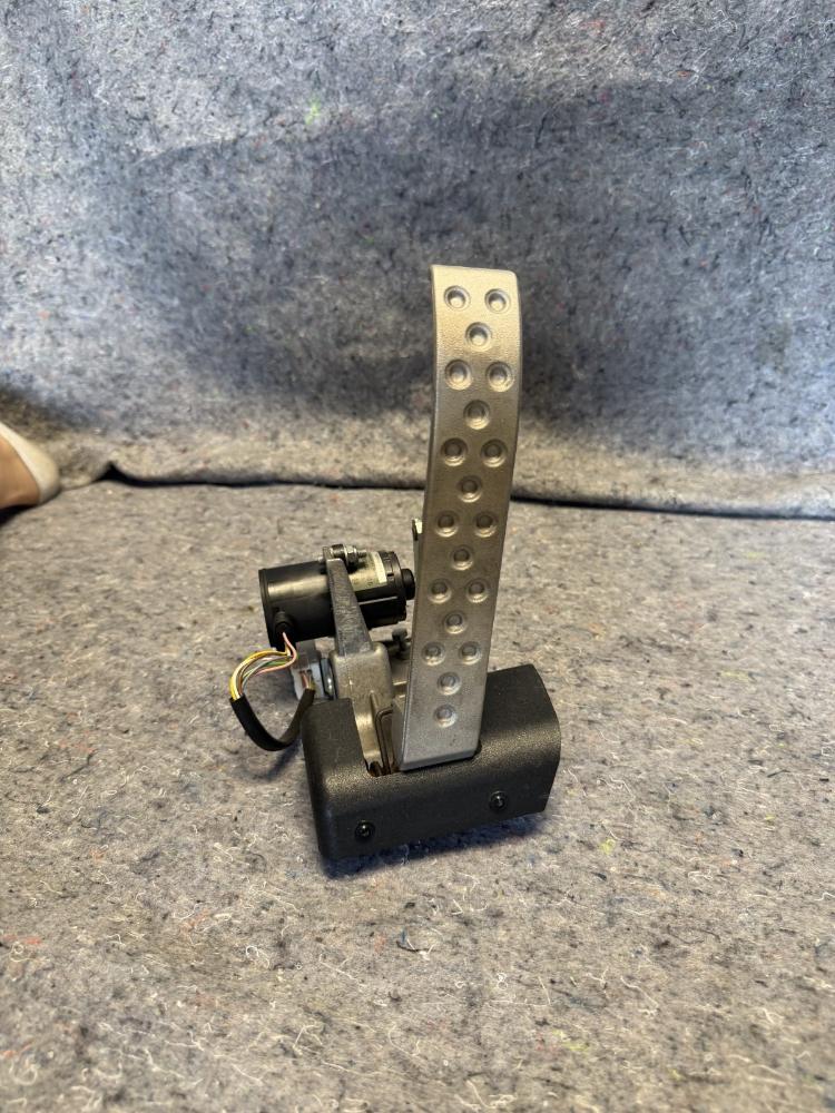 Ferrari F430 Gas Pedal 196180 OEM – photo 3