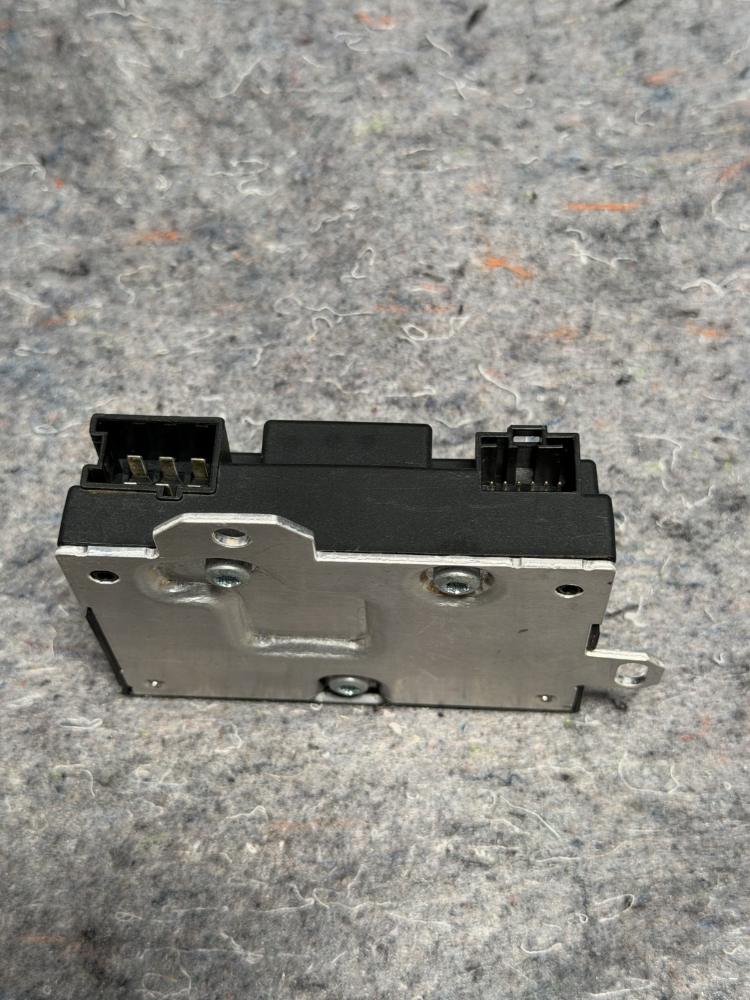 Mercedes AMG GTR Fuel Pump Control Module A0009006207 OEM – photo 5
