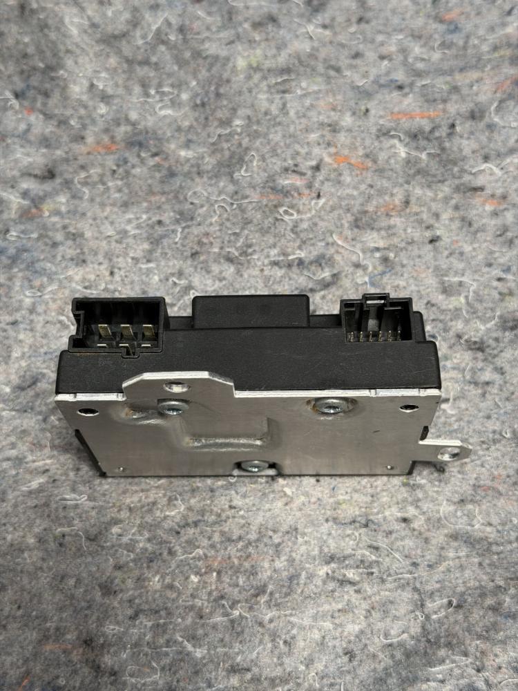 Mercedes AMG GTR Fuel Pump Control Module A0009006207 OEM – photo 6
