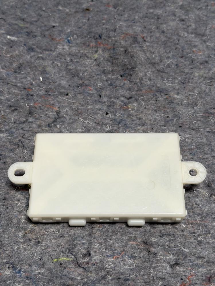 Mercedes AMG GTR Keyless Entry Control Module A2129009729 OEM – photo 7
