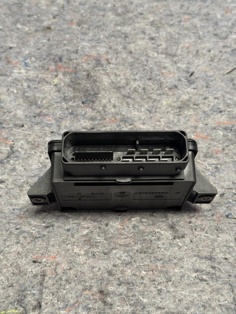 Mercedes AMG GTR Emergency Parking Park Brake Control Module A2469003417 OEM – photo 5