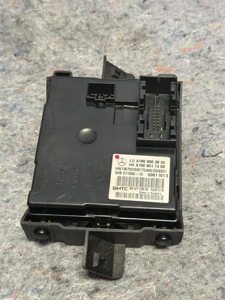 Mercedes AMG GTR Tempurature Control Module A190900382 OEM – photo 1