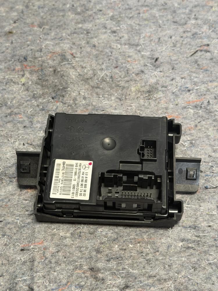 Mercedes AMG GTR Tempurature Control Module A190900382 OEM – photo 2