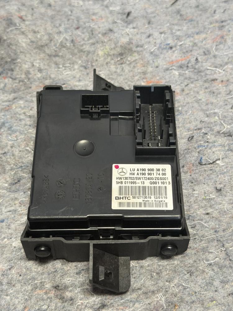 Mercedes AMG GTR Tempurature Control Module A190900382 OEM – photo 3