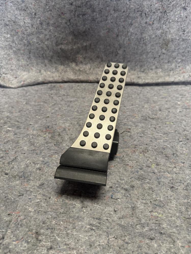 Mercedes AMG GTR Gas Accelerator Pedal A2129009729 OEM – photo 1