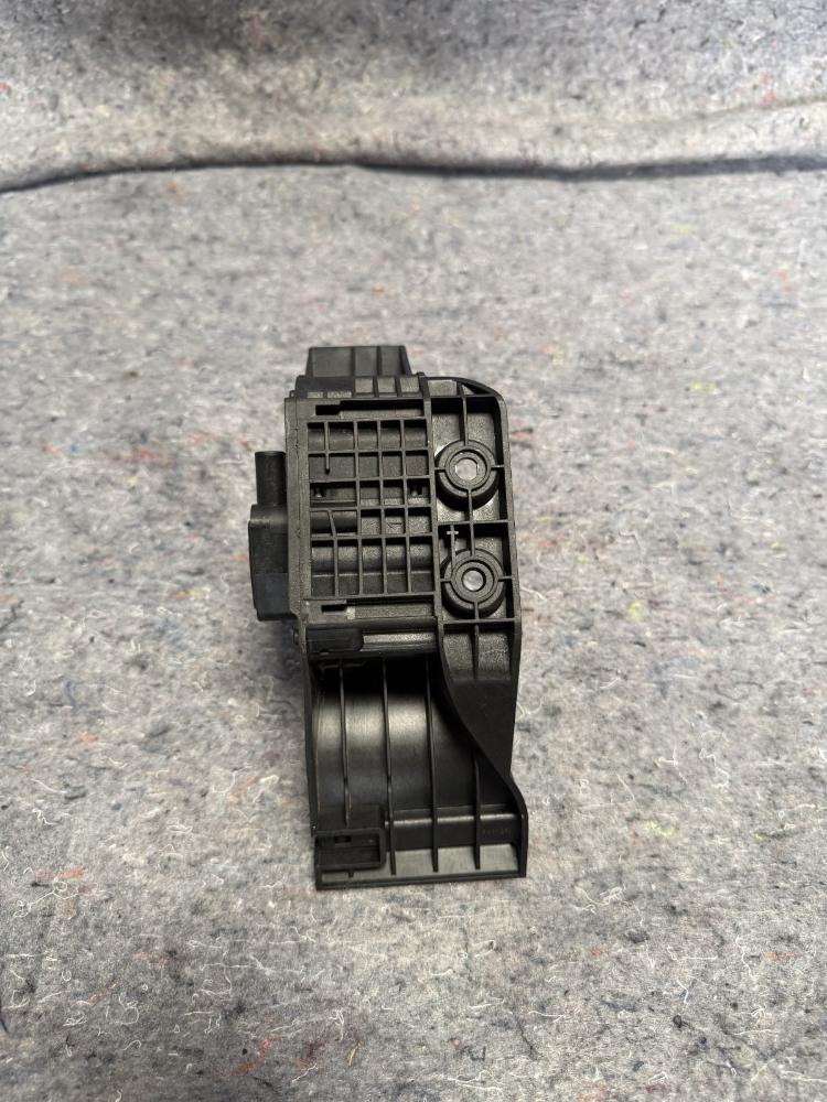 Mercedes AMG GTR Gas Accelerator Pedal A2129009729 OEM – photo 2