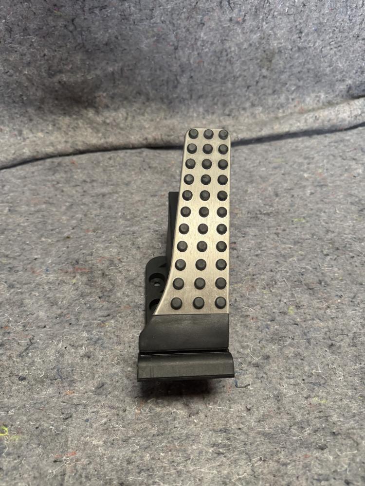 Mercedes AMG GTR Gas Accelerator Pedal A2129009729 OEM – photo 3