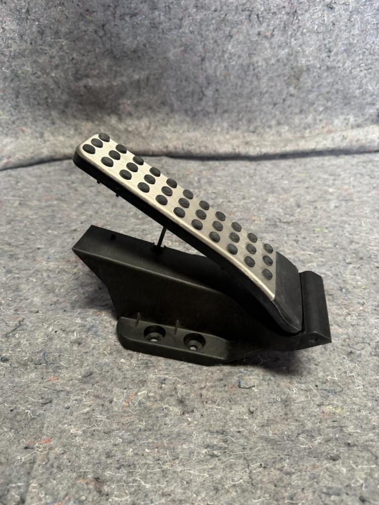 Mercedes AMG GTR Gas Accelerator Pedal A2129009729 OEM – photo 4