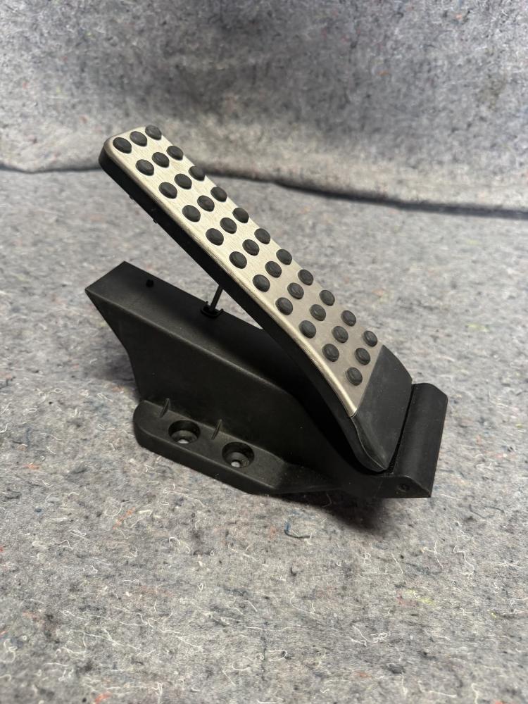Mercedes AMG GTR Gas Accelerator Pedal A2129009729 OEM – photo 5