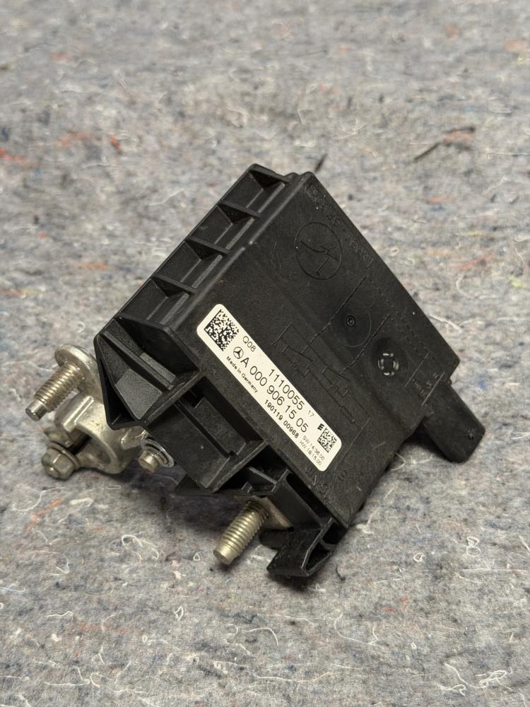Genuine Mercedes AMG GTR Voltage Reg A0009061505 OEM – photo 2