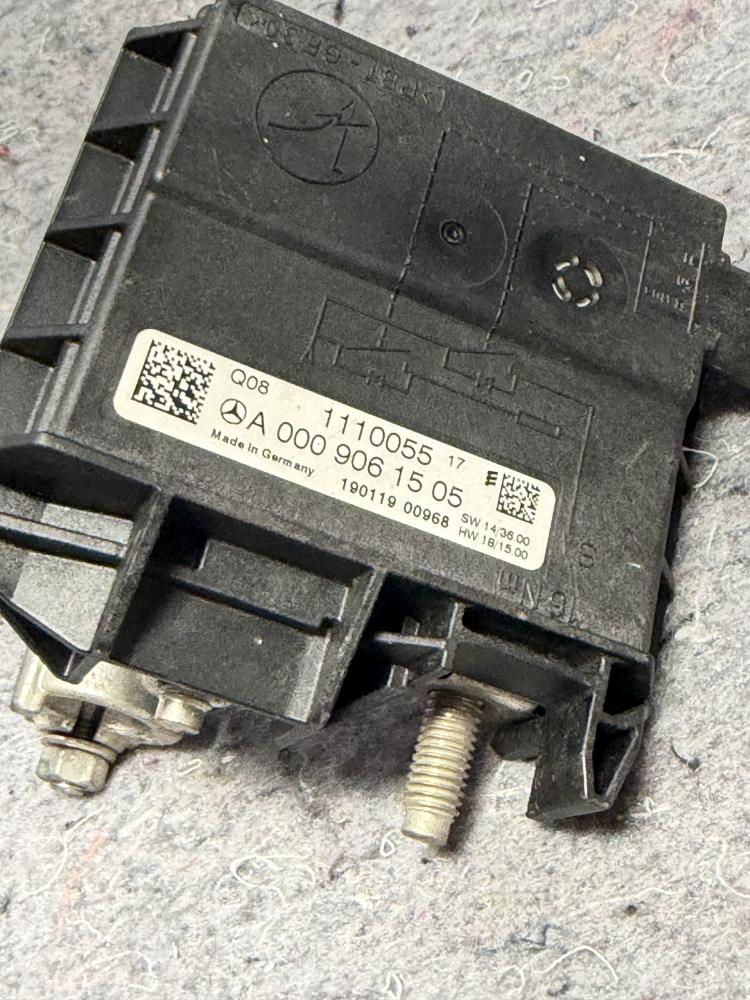 Genuine Mercedes AMG GTR Voltage Reg A0009061505 OEM – photo 4
