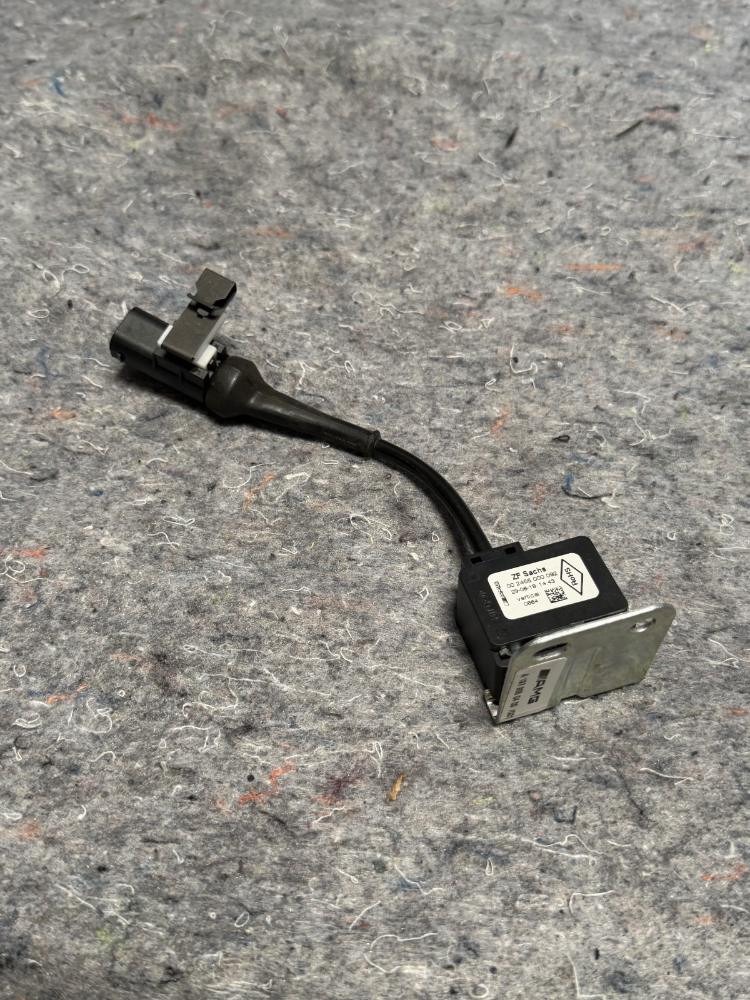 Mercedes AMG GTR Rear Wheel Speed Acceleration Sensor Wire 00245500092 OEM – photo 3