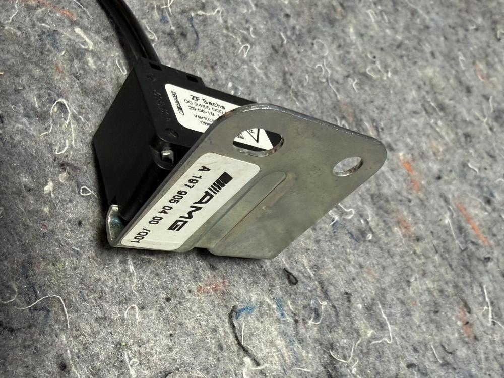 Mercedes AMG GTR Rear Wheel Speed Acceleration Sensor Wire 00245500092 OEM – photo 5