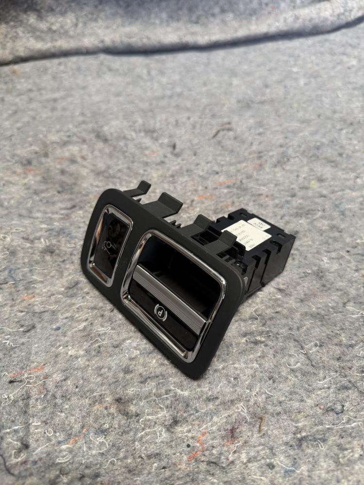 Mercedes AMG GTR Parking Brake Trunk Release Switch 22145401445 OEM – photo 2