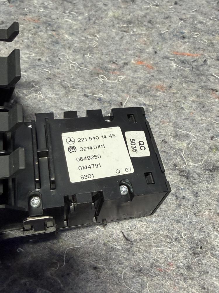 Mercedes AMG GTR Parking Brake Trunk Release Switch 22145401445 OEM – photo 4