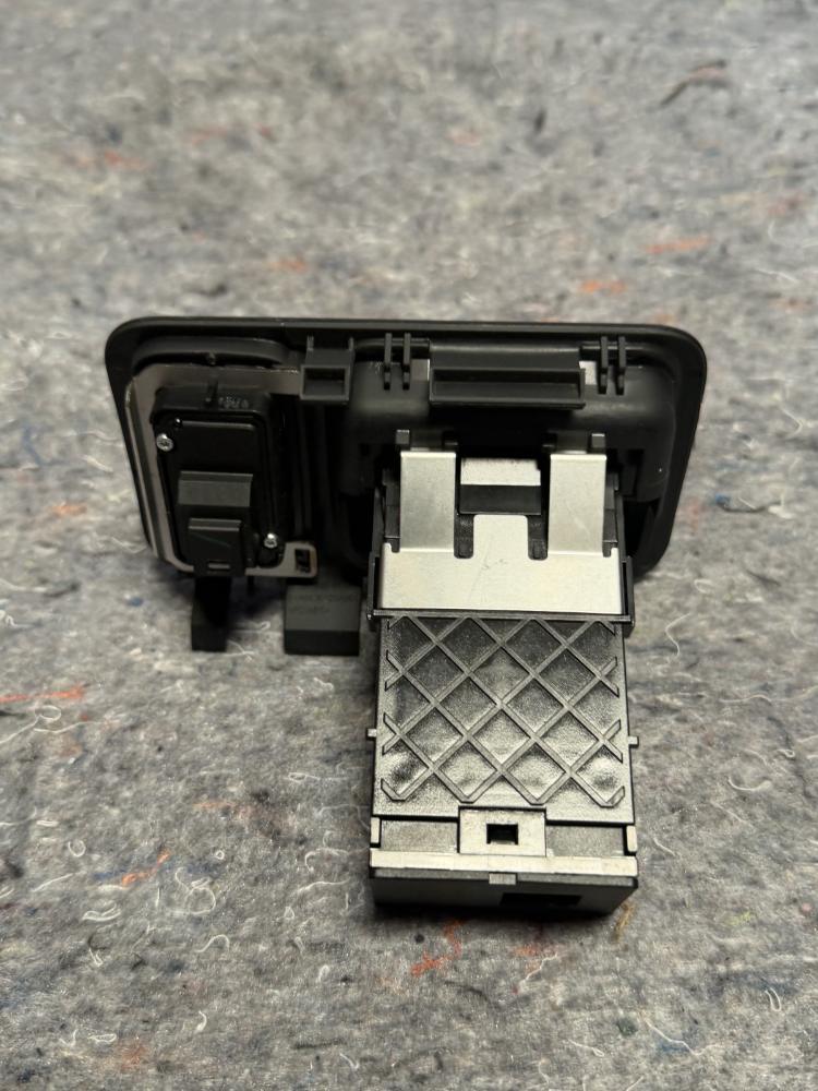 Mercedes AMG GTR Parking Brake Trunk Release Switch 22145401445 OEM – photo 5