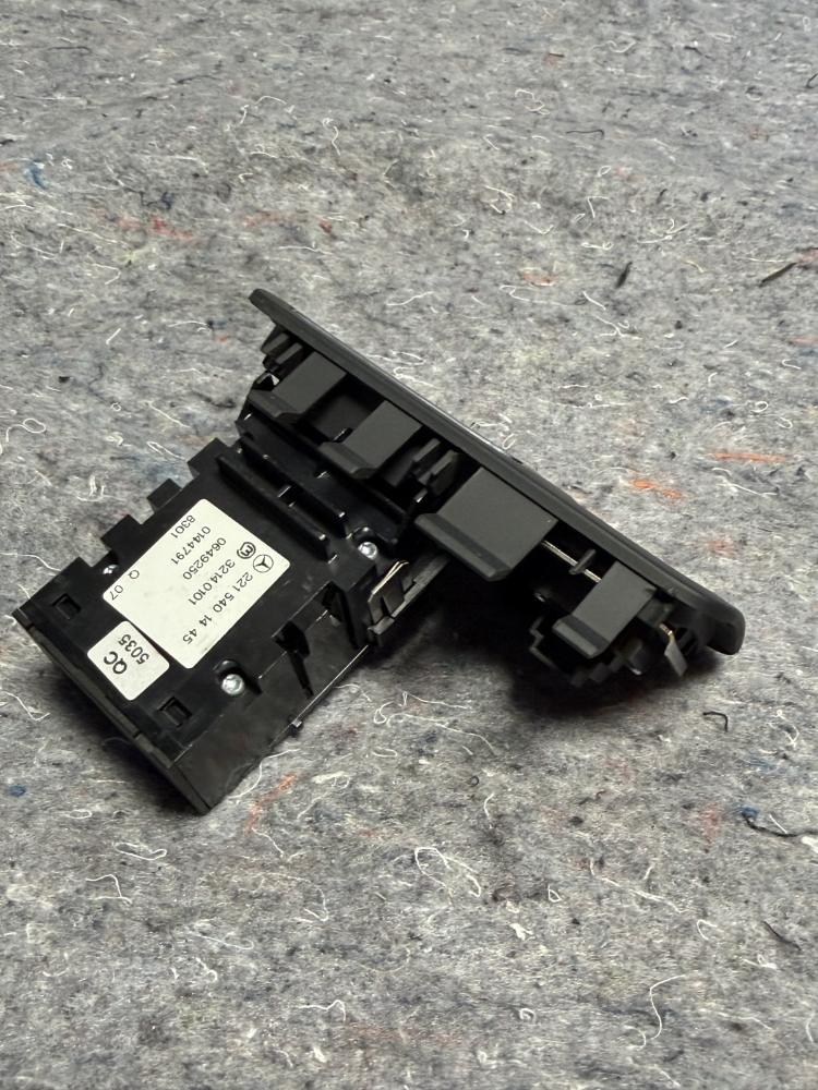 Mercedes AMG GTR Parking Brake Trunk Release Switch 22145401445 OEM – photo 6