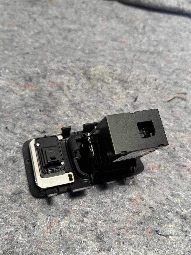 Mercedes AMG GTR Parking Brake Trunk Release Switch 22145401445 OEM – photo 7