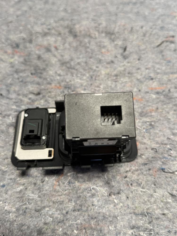 Mercedes AMG GTR Parking Brake Trunk Release Switch 22145401445 OEM – photo 8