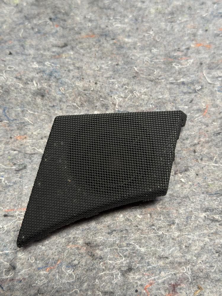 Mercedes AMG GTR Left LH Dash Speaker Cover A1906800089 OEM – photo 1