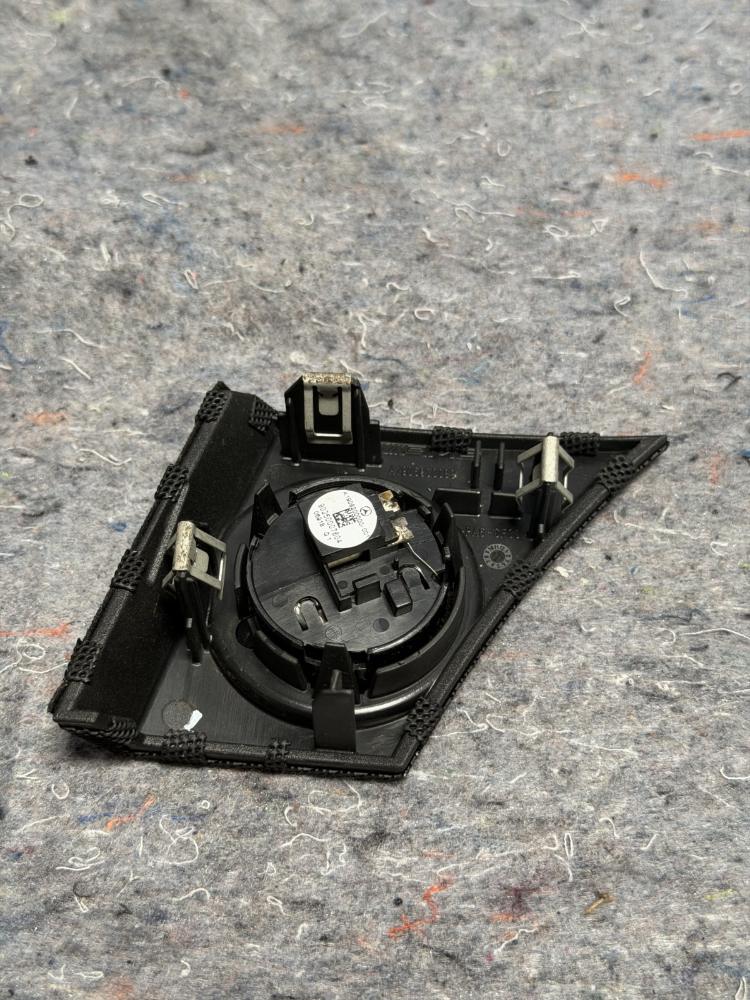 Mercedes AMG GTR Left LH Dash Speaker Cover A1906800089 OEM – photo 2