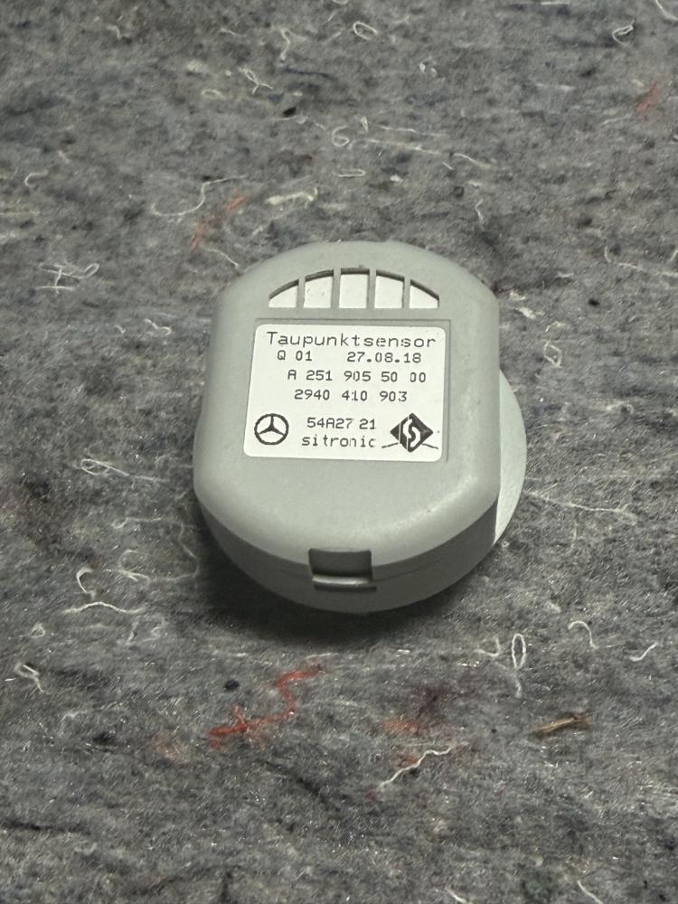 Merceddes AMG GTR Dew Point Sensore Temperature Sensor A2118300572 OEM – photo 1