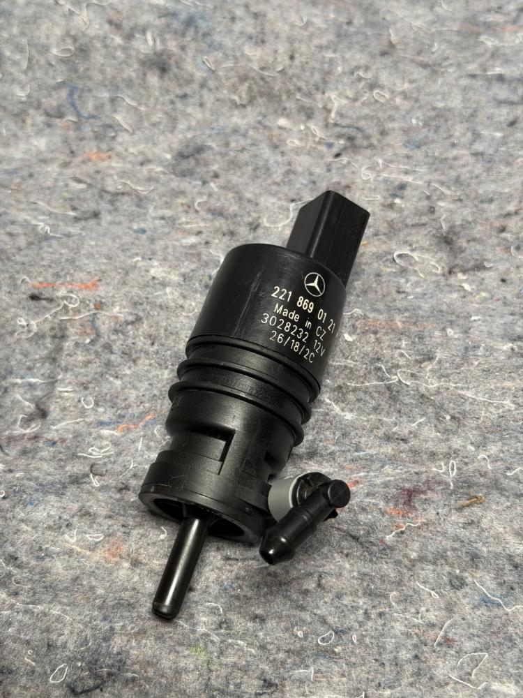 Mercedes AMG GTR Windshield Washer Pump 2218690121 OEM – photo 2