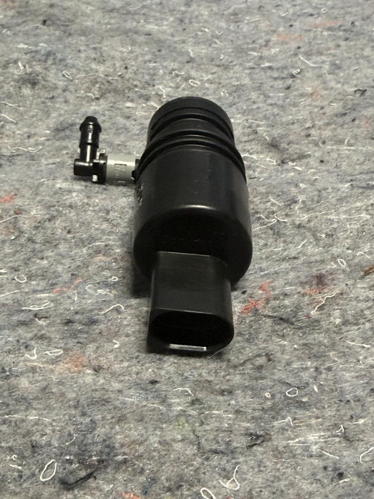 Mercedes AMG GTR Windshield Washer Pump 2218690121 OEM – photo 5