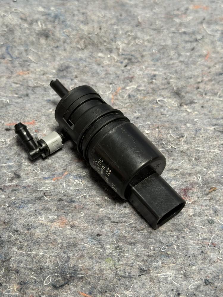 Mercedes AMG GTR Windshield Washer Pump 2218690121 OEM – photo 6