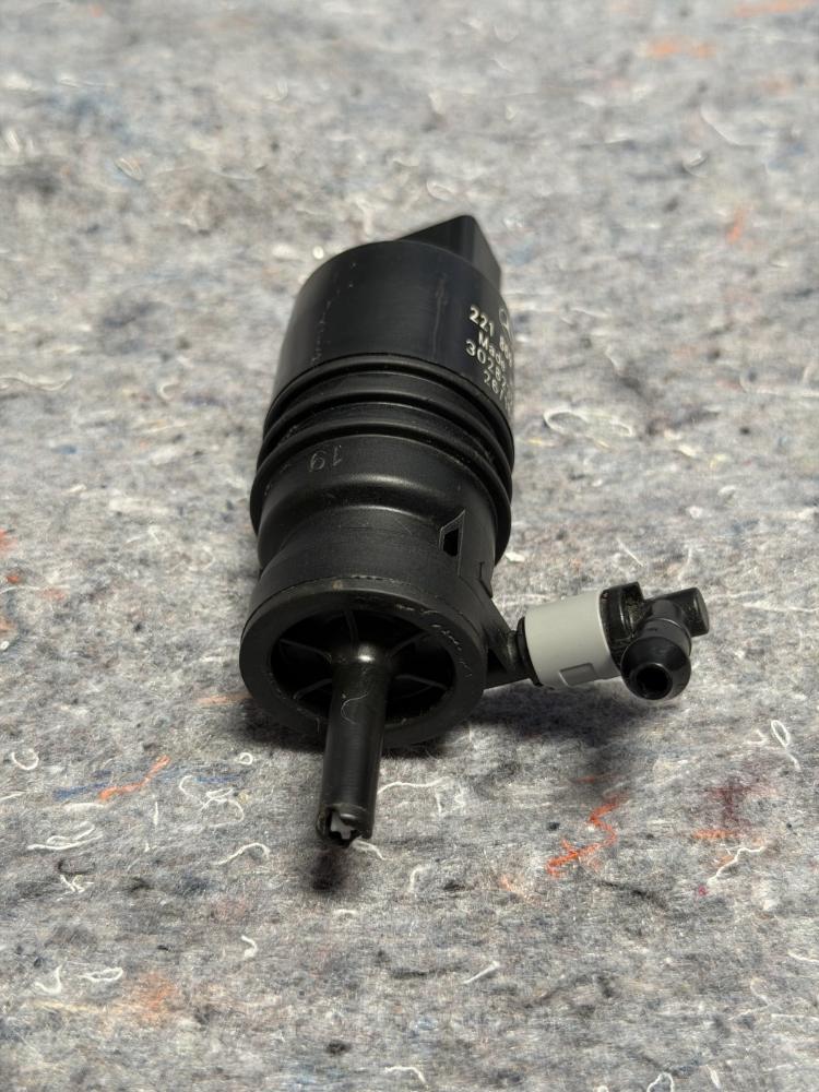 Mercedes AMG GTR Windshield Washer Pump 2218690121 OEM – photo 7