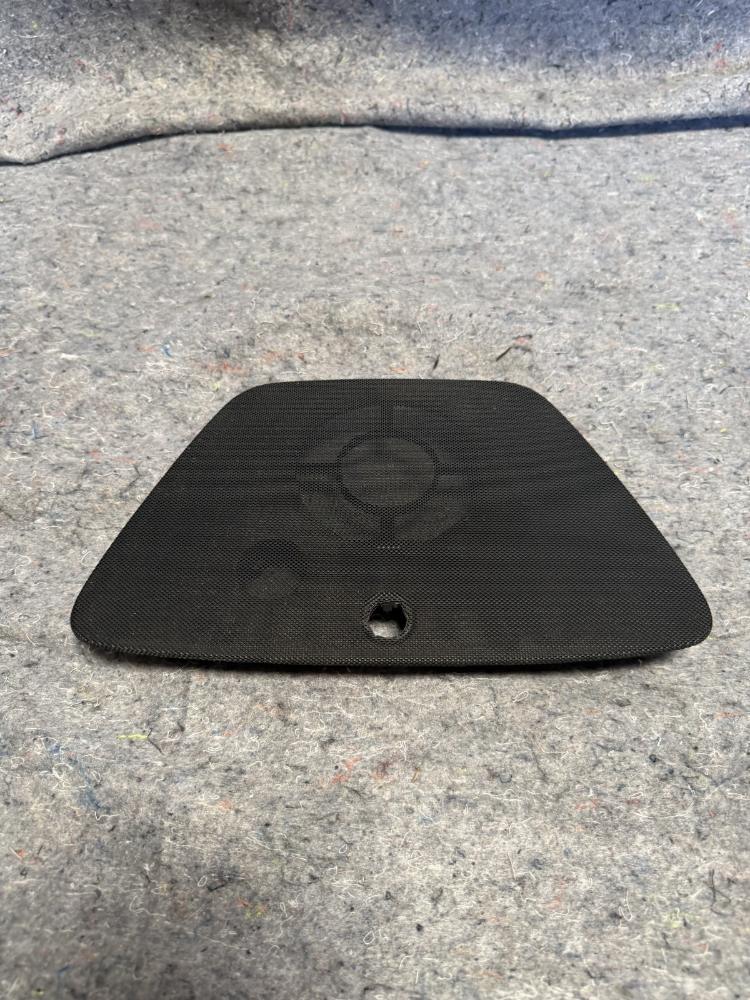 Mercedes AMG GTR Interior Dash Center Top Speaker Cover A1906800689 OEM – photo 1