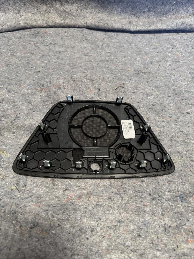 Mercedes AMG GTR Interior Dash Center Top Speaker Cover A1906800689 OEM – photo 2