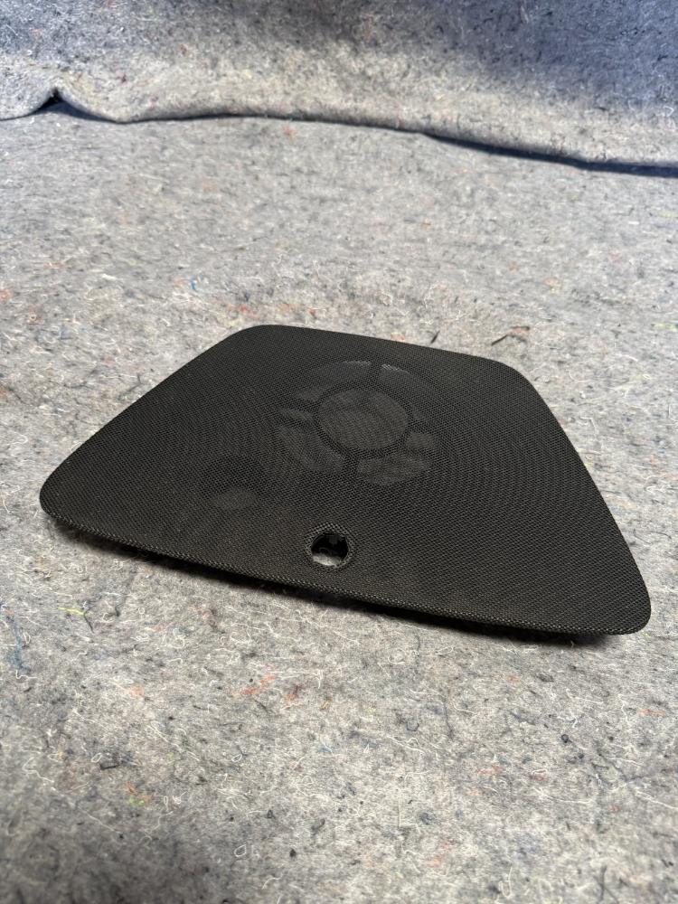 Mercedes AMG GTR Interior Dash Center Top Speaker Cover A1906800689 OEM – photo 3