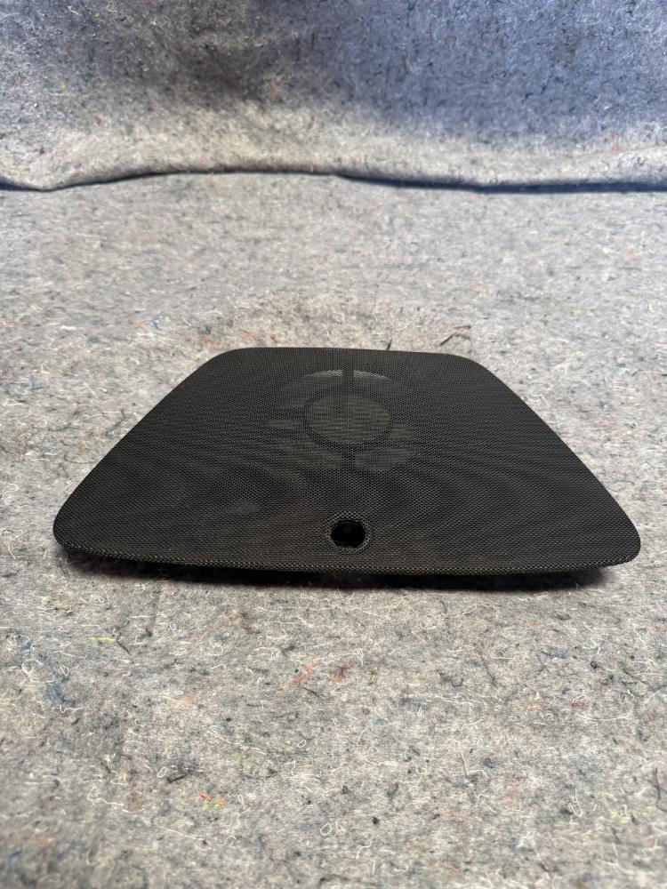 Mercedes AMG GTR Interior Dash Center Top Speaker Cover A1906800689 OEM – photo 4