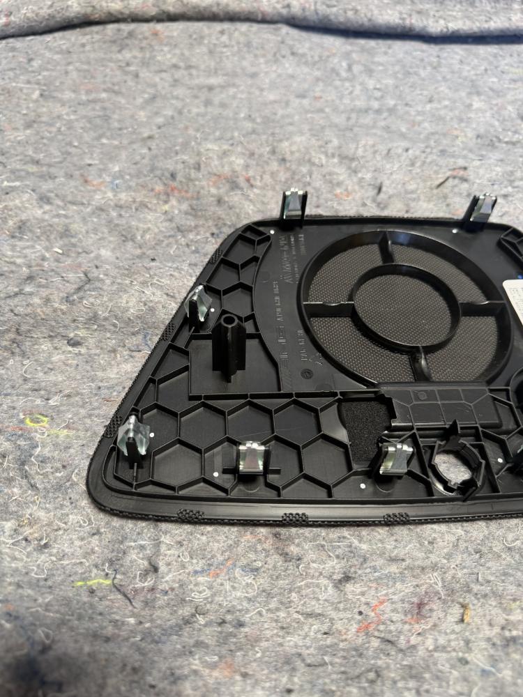 Mercedes AMG GTR Interior Dash Center Top Speaker Cover A1906800689 OEM – photo 6