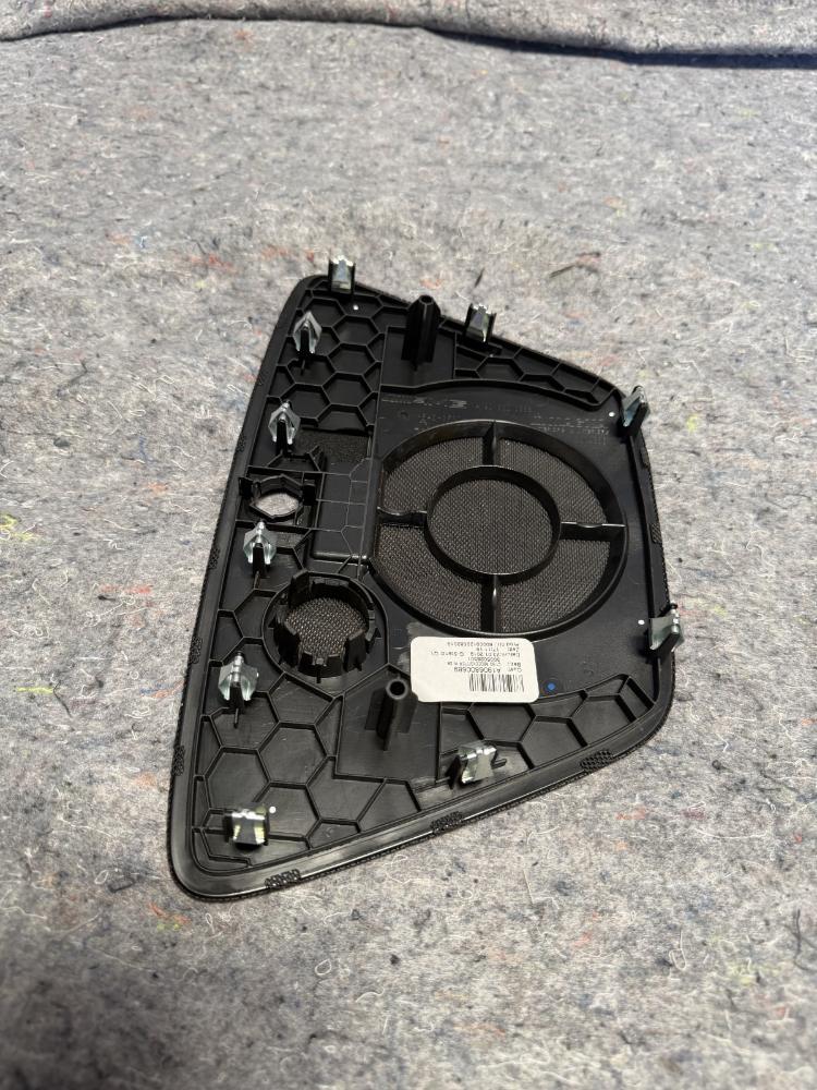 Mercedes AMG GTR Interior Dash Center Top Speaker Cover A1906800689 OEM – photo 9