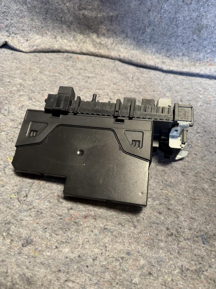 Mercedes AMG GTR Fuse Box Control Unit 1909063700 J123 OEM – photo 10