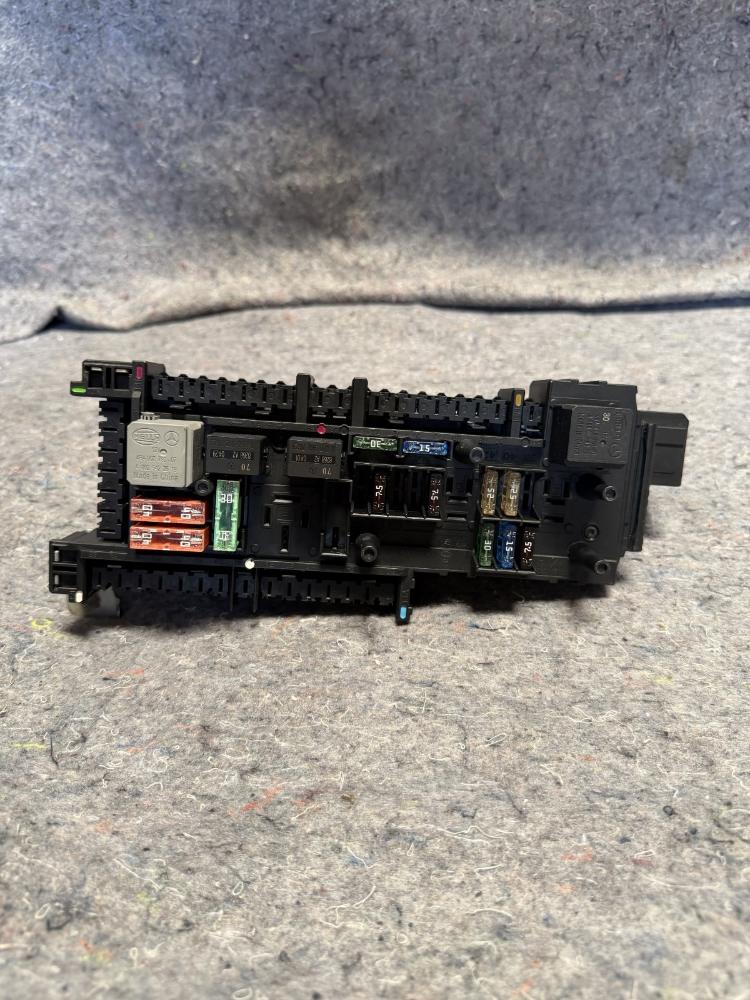 Mercedes AMG GTR Fuse Box Control Unit 1909063700 J123 OEM – photo 2