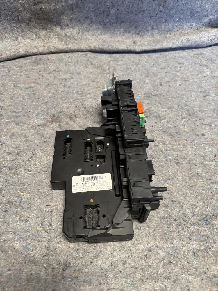 Mercedes AMG GTR Fuse Box Control Unit 1909063700 J123 OEM – photo 3