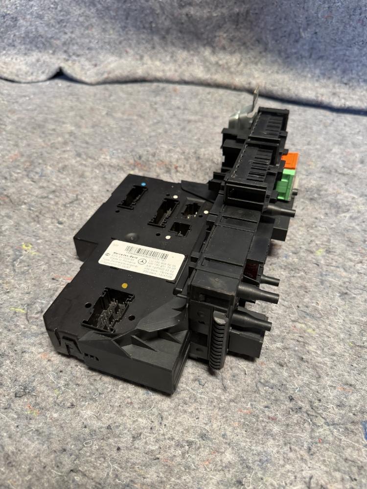 Mercedes AMG GTR Fuse Box Control Unit 1909063700 J123 OEM – photo 4