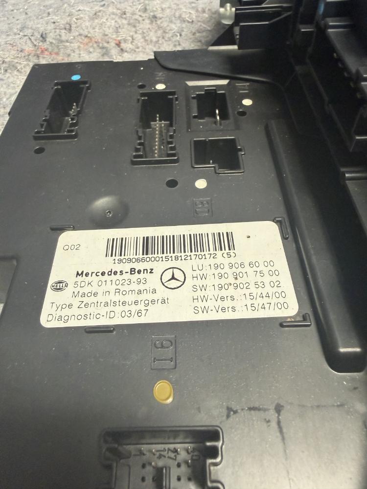 Mercedes AMG GTR Fuse Box Control Unit 1909063700 J123 OEM – photo 5