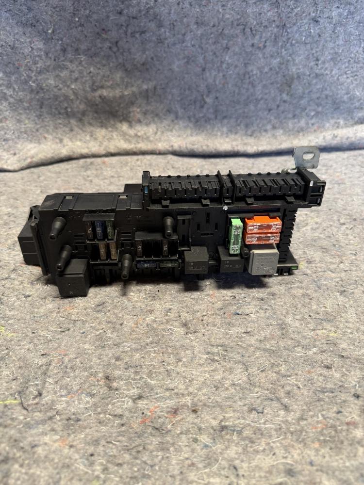 Mercedes AMG GTR Fuse Box Control Unit 1909063700 J123 OEM – photo 8