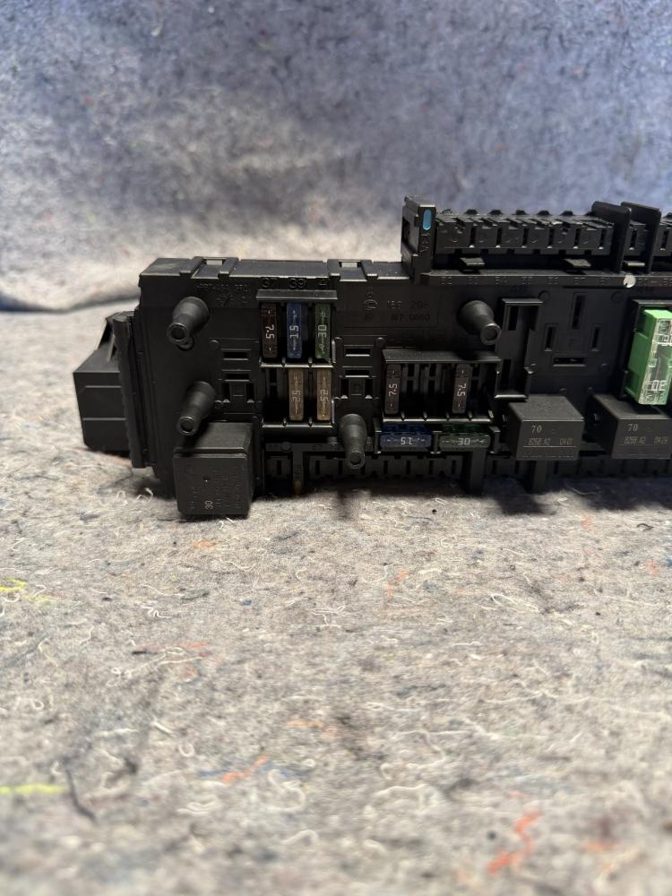 Mercedes AMG GTR Fuse Box Control Unit 1909063700 J123 OEM – photo 9