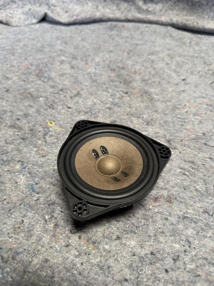 Mercedes AMG GTR Rear Audio Sound Speaker Tweeter A1908200502 OEM – photo 1