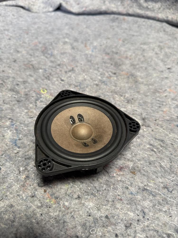 Mercedes AMG GTR Rear Audio Sound Speaker Tweeter A1908200502 OEM – photo 3