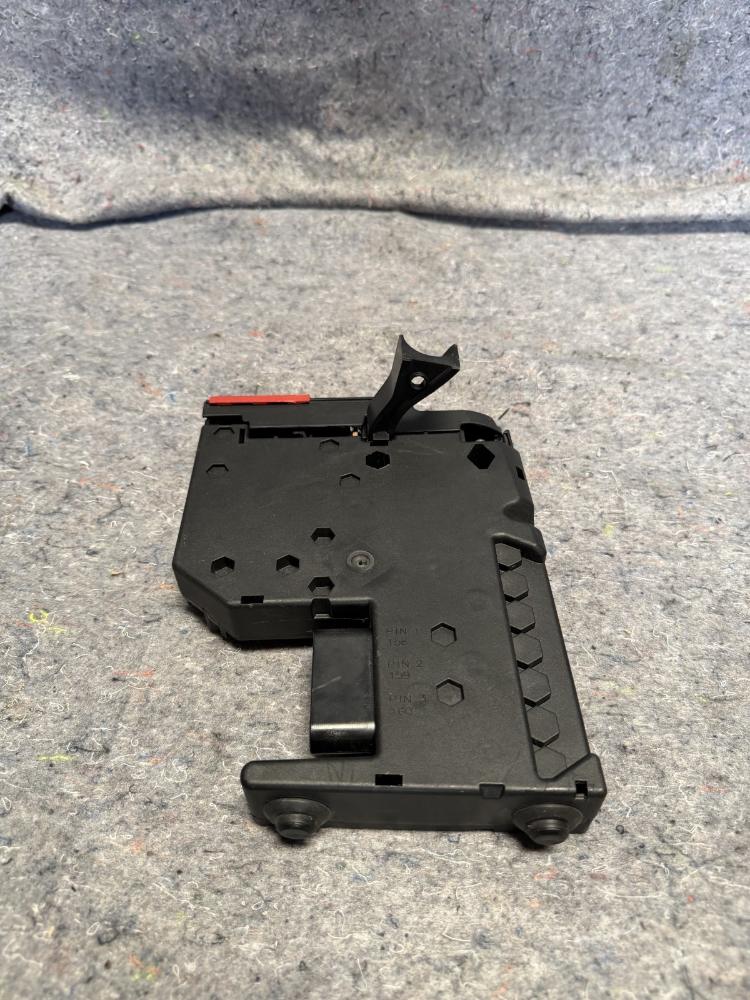 Mercedes AMG GTR Engine Compartment Right Fuse Box A4635401850 OEM – photo 3