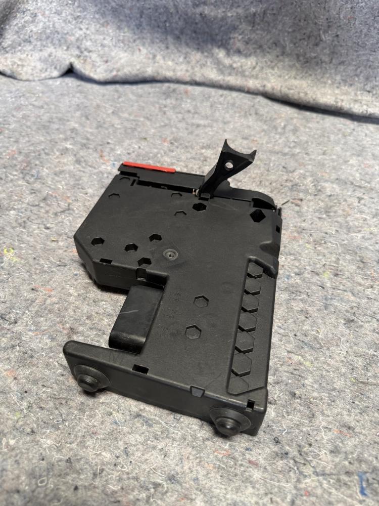 Mercedes AMG GTR Engine Compartment Right Fuse Box A4635401850 OEM – photo 4