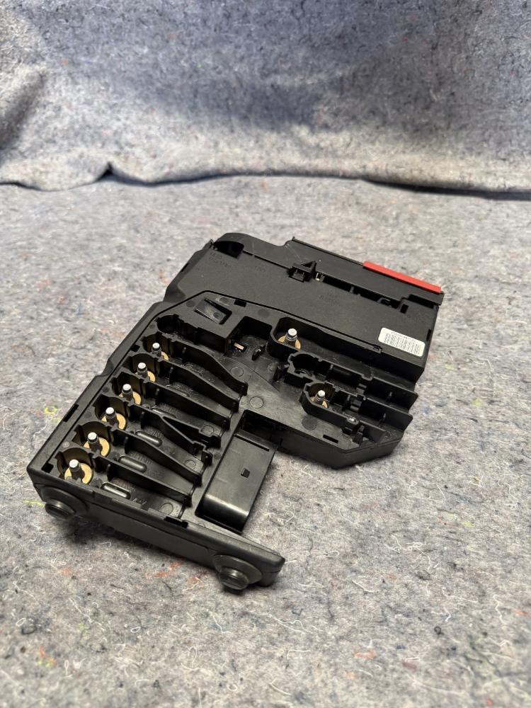 Mercedes AMG GTR Engine Compartment Right Fuse Box A4635401850 OEM – photo 7