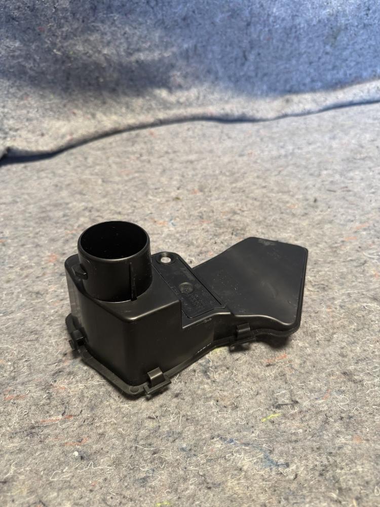 Mercedes AMG GTR Drain Fitting A1978300425 OEM – photo 3